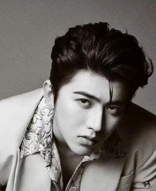 蔡徐坤女友吃瓜,吃瓜群众热议不断！”