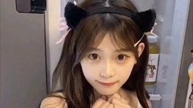 女生正在吃瓜视频