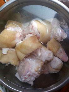 大瓜吃猪蹄,猪蹄盛宴，尽享味蕾狂欢